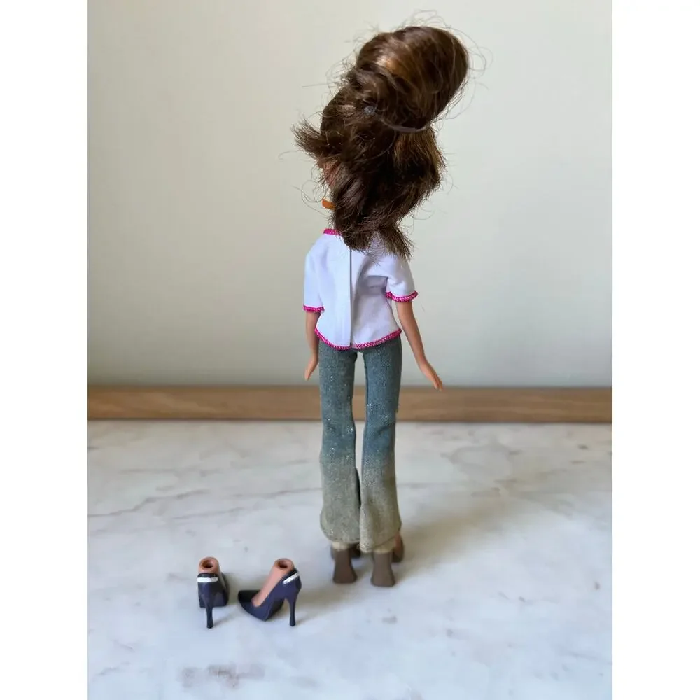 Bratz Vintage 2001 MGA Yasmin Brown Hair with Blonde Highlights Blue Eyes
